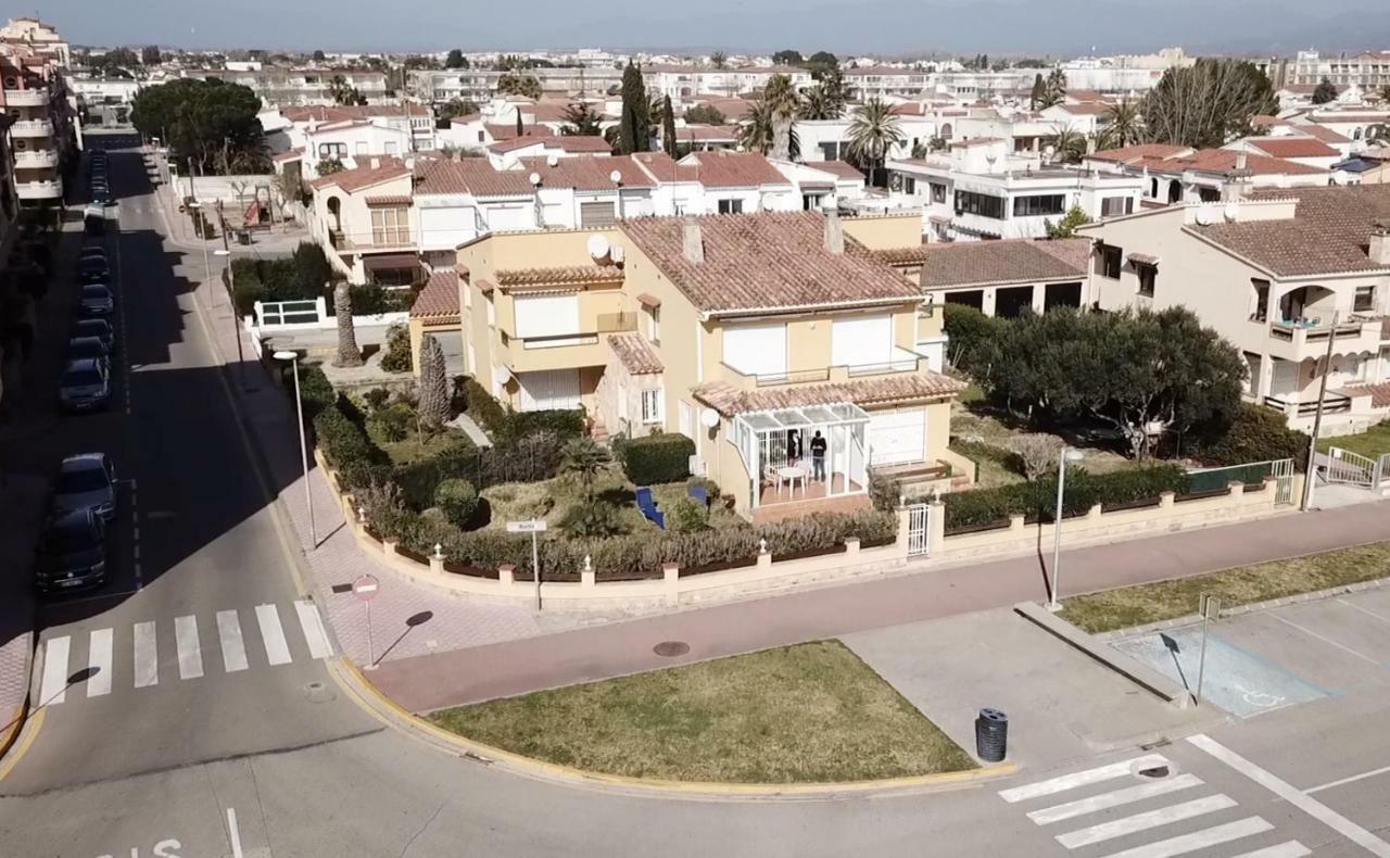 Apartament Amb Jardi A La Platja D'Empuriabrava Extérieur photo